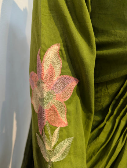 Elegant green women’s kurti in Indo-Western style, perfect for festive and traditional occasions