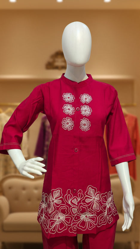 Front view of Rani pink  floral embroidered kurti pant set for women – Sanskriti