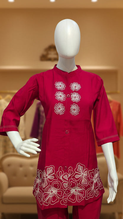 Front view of Rani pink  floral embroidered kurti pant set for women – Sanskriti