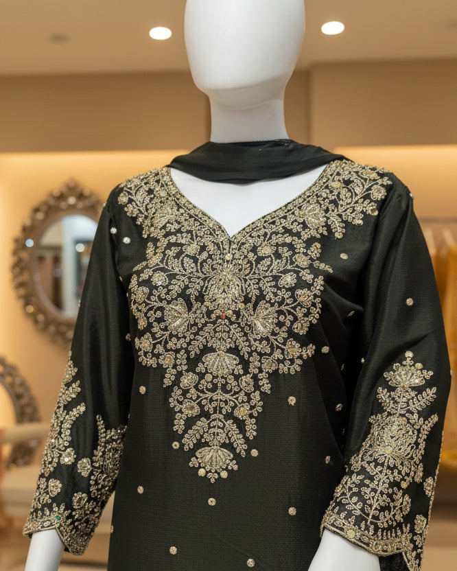 Side view of bottle green embroidered kurta with detailed sleeves