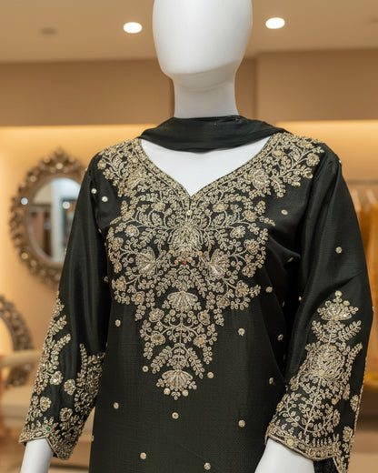 Side view of bottle green embroidered kurta with detailed sleeves