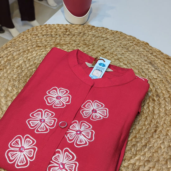 Detailed floral embroidery on kurti hemline Rani Pink ethnic wear – Sanskriti
