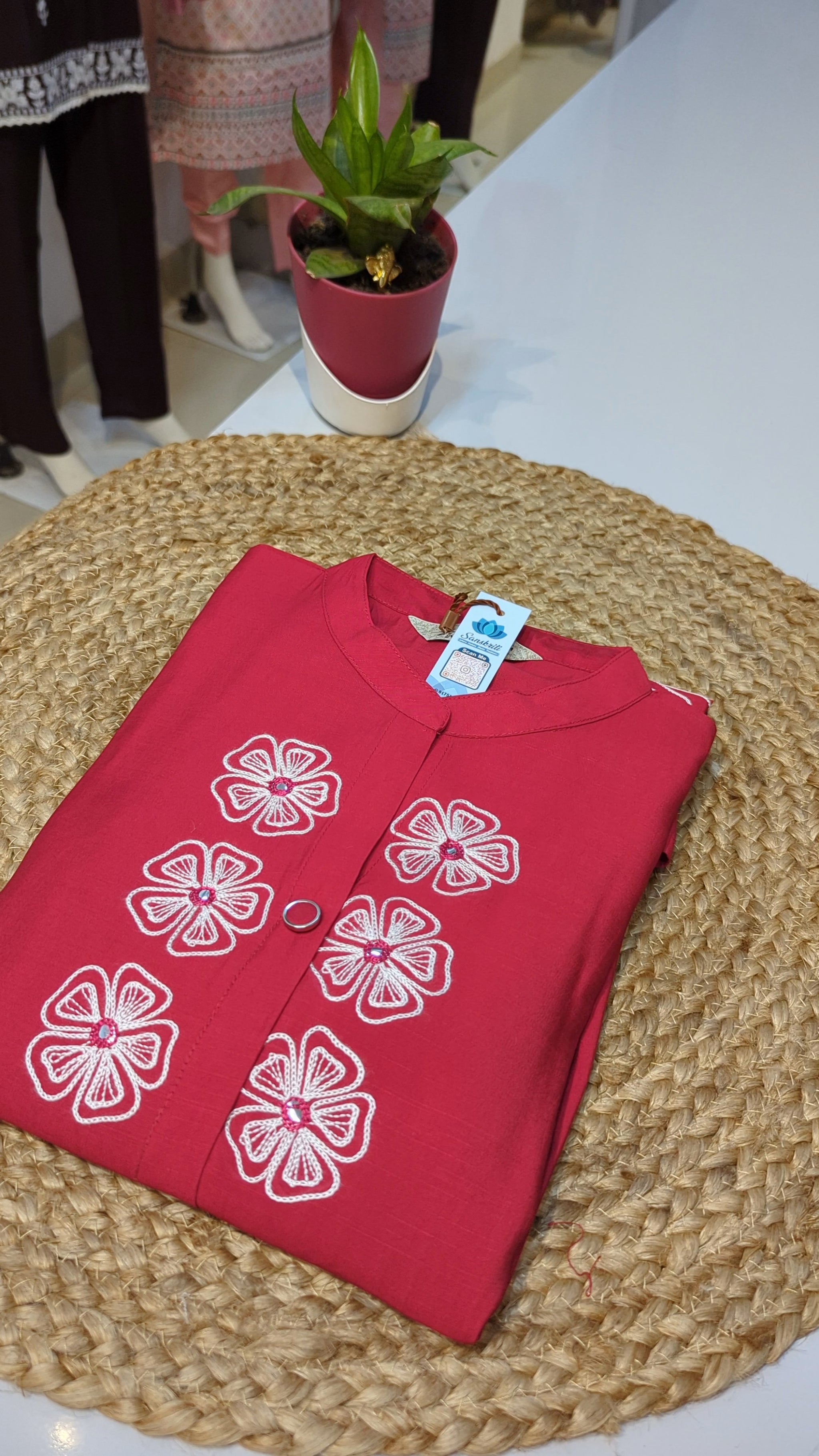 Detailed floral embroidery on kurti hemline Rani Pink ethnic wear – Sanskriti