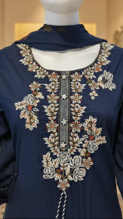 Embroidered sleeves and printed dupatta detail of navy blue kurti set